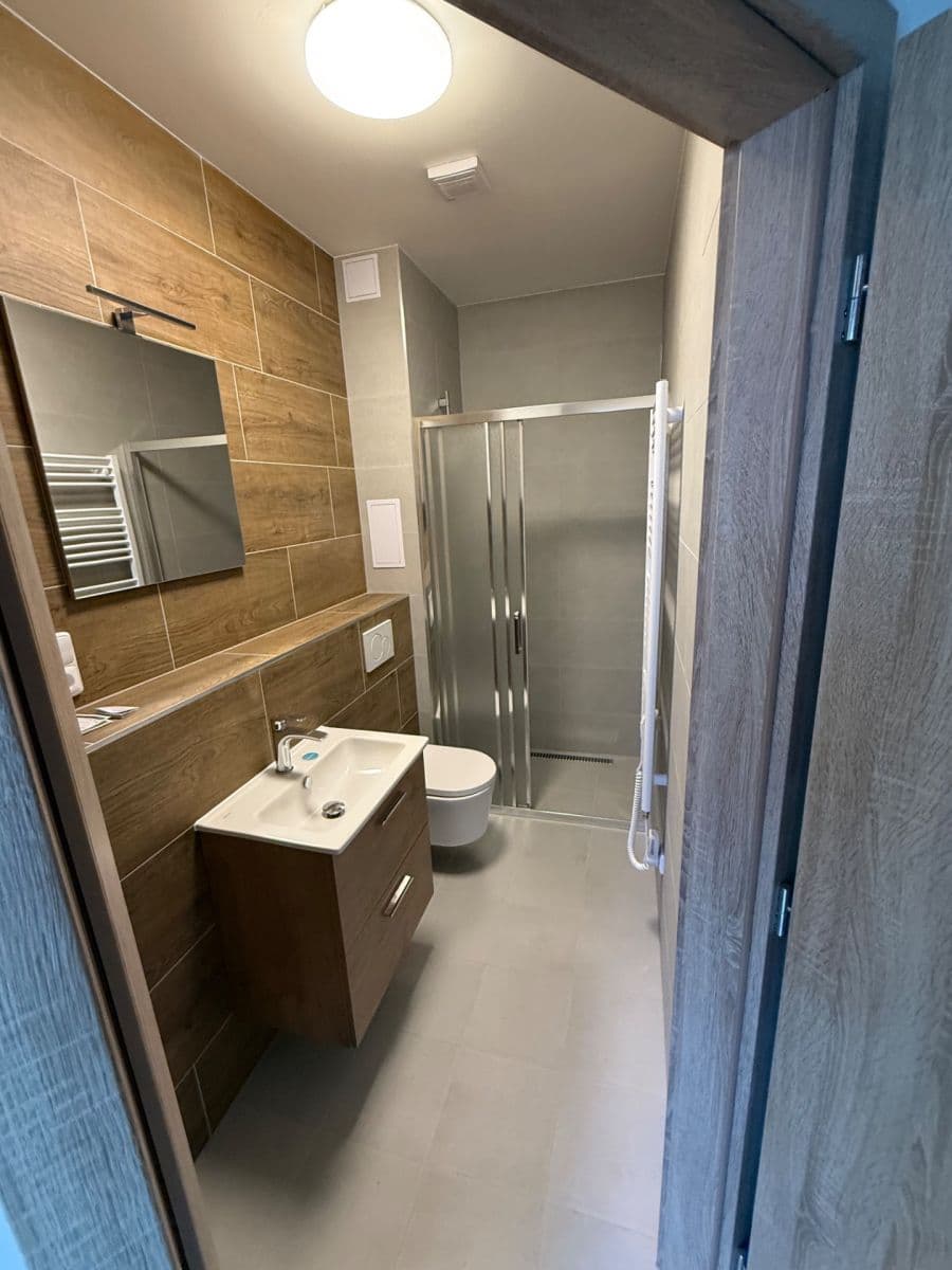 Pronájem bytu 1+kk 33 m², náměstí kpt. Otmara Chlupa, Znojmo, Jihomoravský kraj Pronájem bytu 1+kk 33 m², náměstí kpt. Otmara Chlupa, Znojmo, Jihomoravský kraj