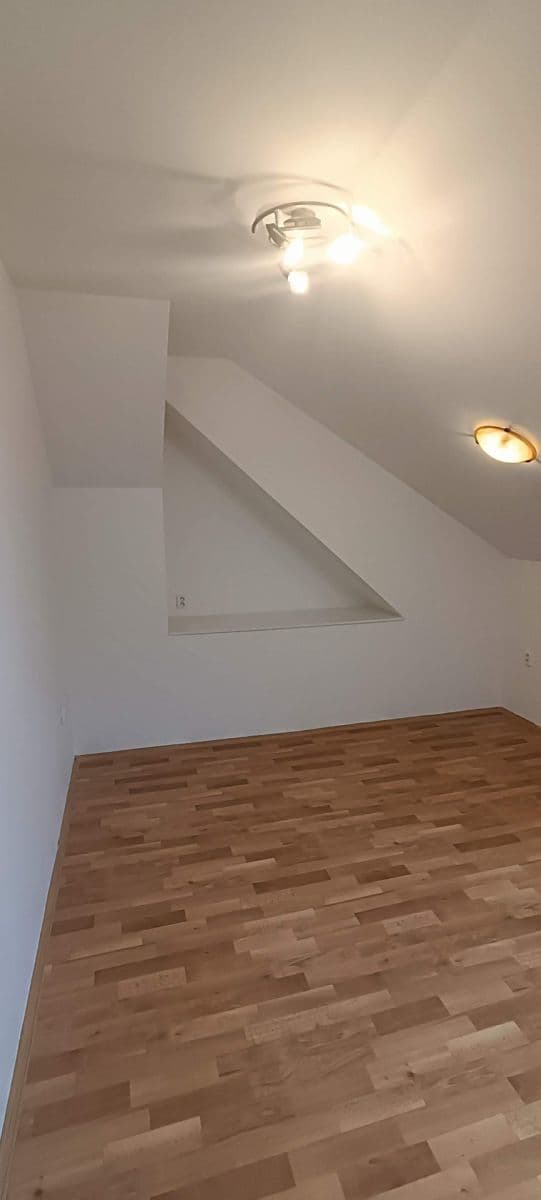 Pronájem bytu 2+kk 45 m², Hronovická, Pardubice, Pardubický kraj Pronájem bytu 2+kk 45 m², Hronovická, Pardubice, Pardubický kraj