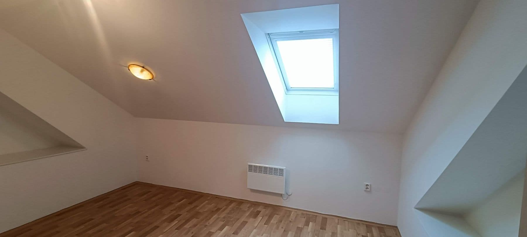 Pronájem bytu 2+kk 45 m², Hronovická, Pardubice, Pardubický kraj Pronájem bytu 2+kk 45 m², Hronovická, Pardubice, Pardubický kraj