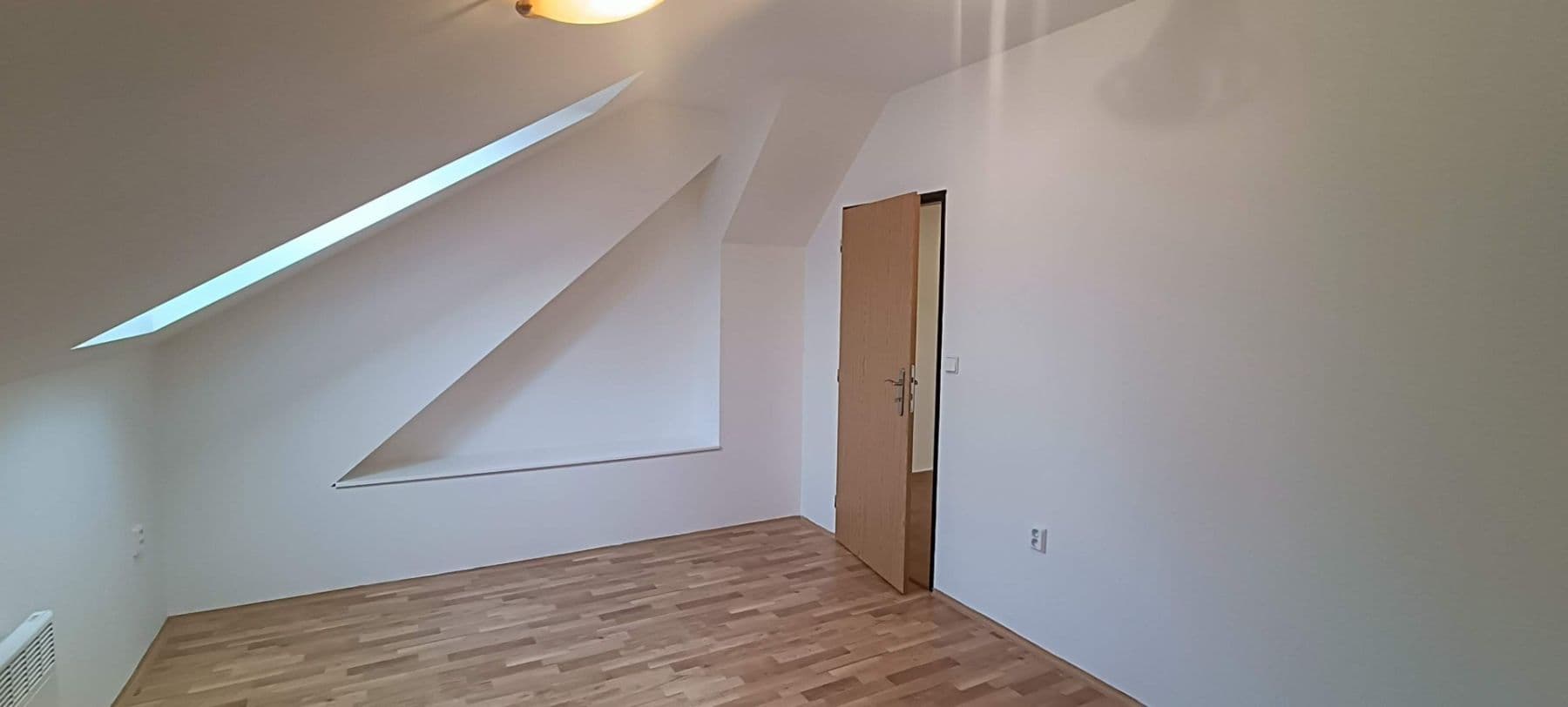 Pronájem bytu 2+kk 45 m², Hronovická, Pardubice, Pardubický kraj Pronájem bytu 2+kk 45 m², Hronovická, Pardubice, Pardubický kraj