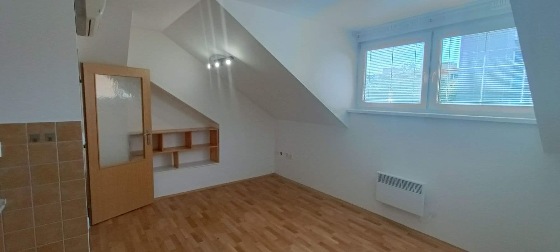 Pronájem bytu 2+kk 45 m², Hronovická, Pardubice, Pardubický kraj Pronájem bytu 2+kk 45 m², Hronovická, Pardubice, Pardubický kraj