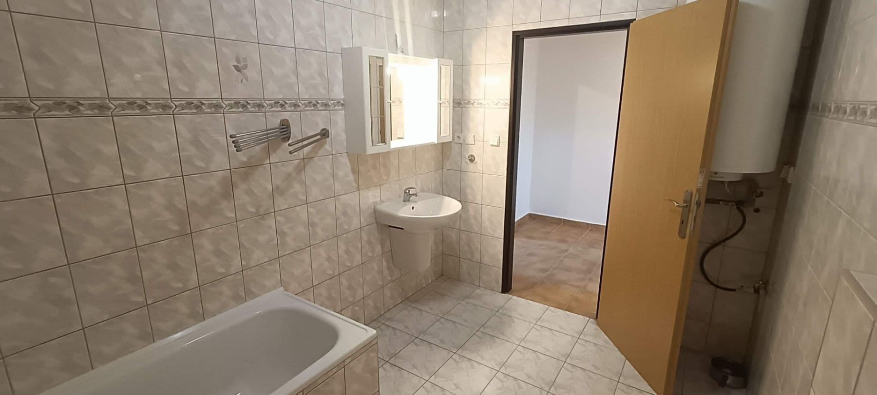 Pronájem bytu 2+kk 45 m², Hronovická, Pardubice, Pardubický kraj Pronájem bytu 2+kk 45 m², Hronovická, Pardubice, Pardubický kraj