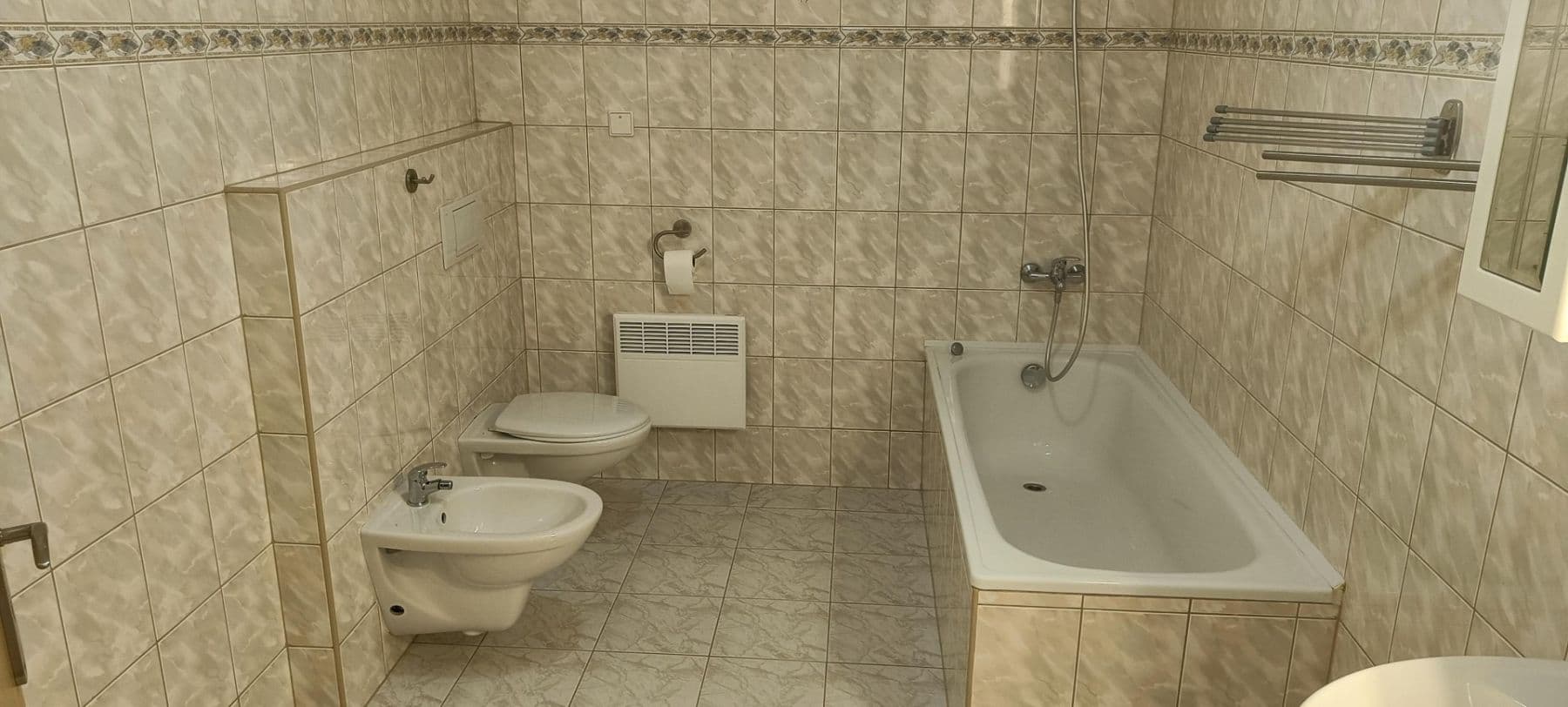 Pronájem bytu 2+kk 45 m², Hronovická, Pardubice, Pardubický kraj Pronájem bytu 2+kk 45 m², Hronovická, Pardubice, Pardubický kraj