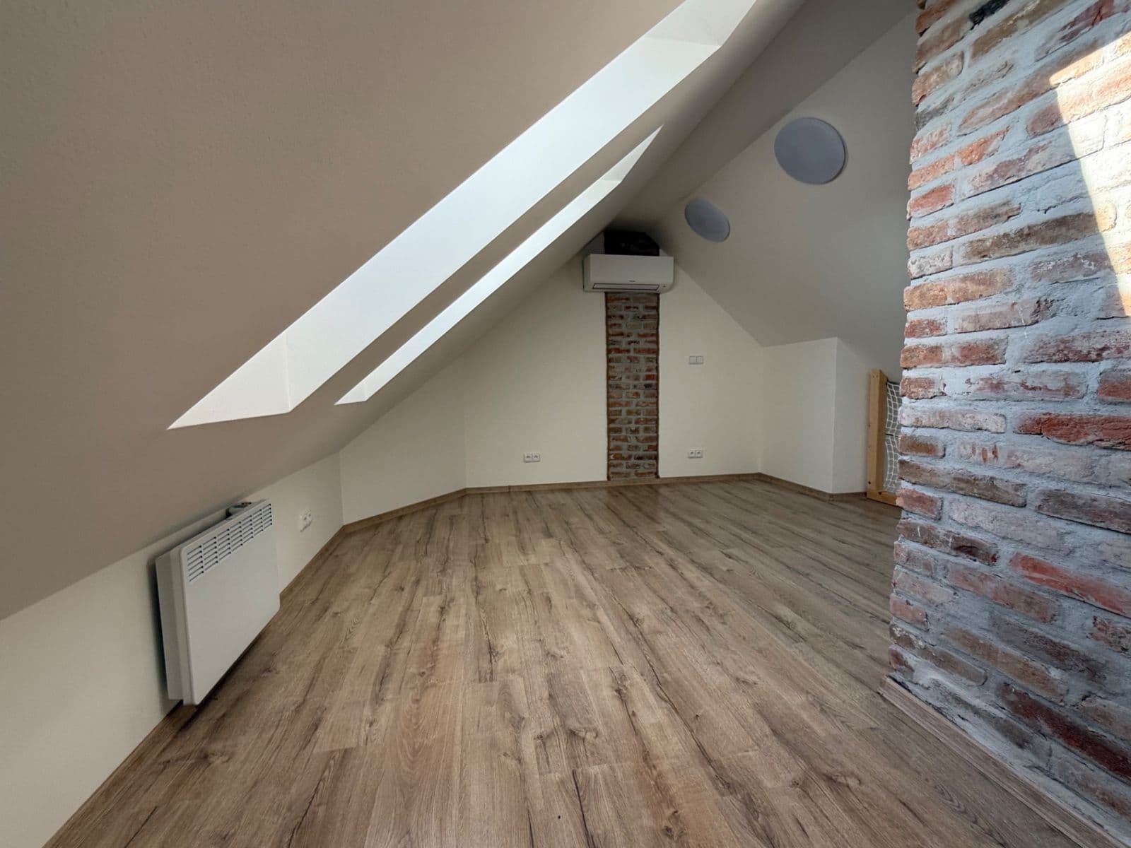 Pronájem bytu 3+kk 65 m², nám. Kpt. Otm. Chlupa, Znojmo, Jihomoravský kraj Pronájem bytu 3+kk 65 m², nám. Kpt. Otm. Chlupa, Znojmo, Jihomoravský kraj