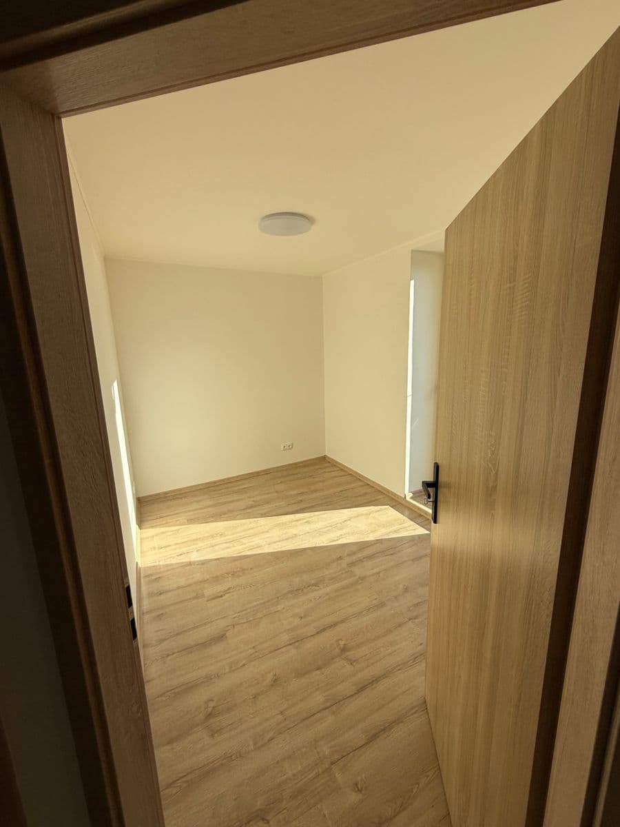 Pronájem bytu 3+kk 65 m², nám. Kpt. Otm. Chlupa, Znojmo, Jihomoravský kraj Pronájem bytu 3+kk 65 m², nám. Kpt. Otm. Chlupa, Znojmo, Jihomoravský kraj