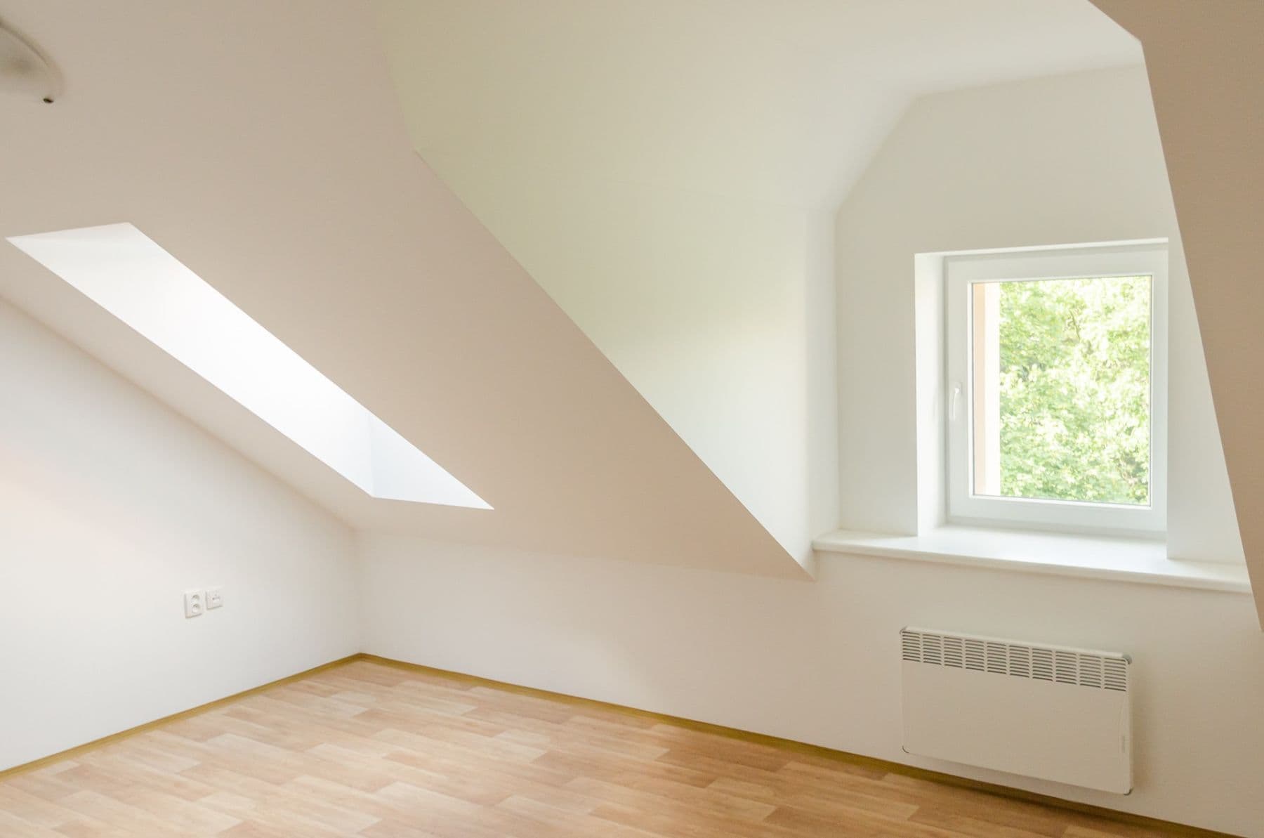 Pronájem bytu 2+kk 35 m², Bratří Čapků, Hradec Králové, Královéhradecký kraj Pronájem bytu 2+kk 35 m², Bratří Čapků, Hradec Králové, Královéhradecký kraj