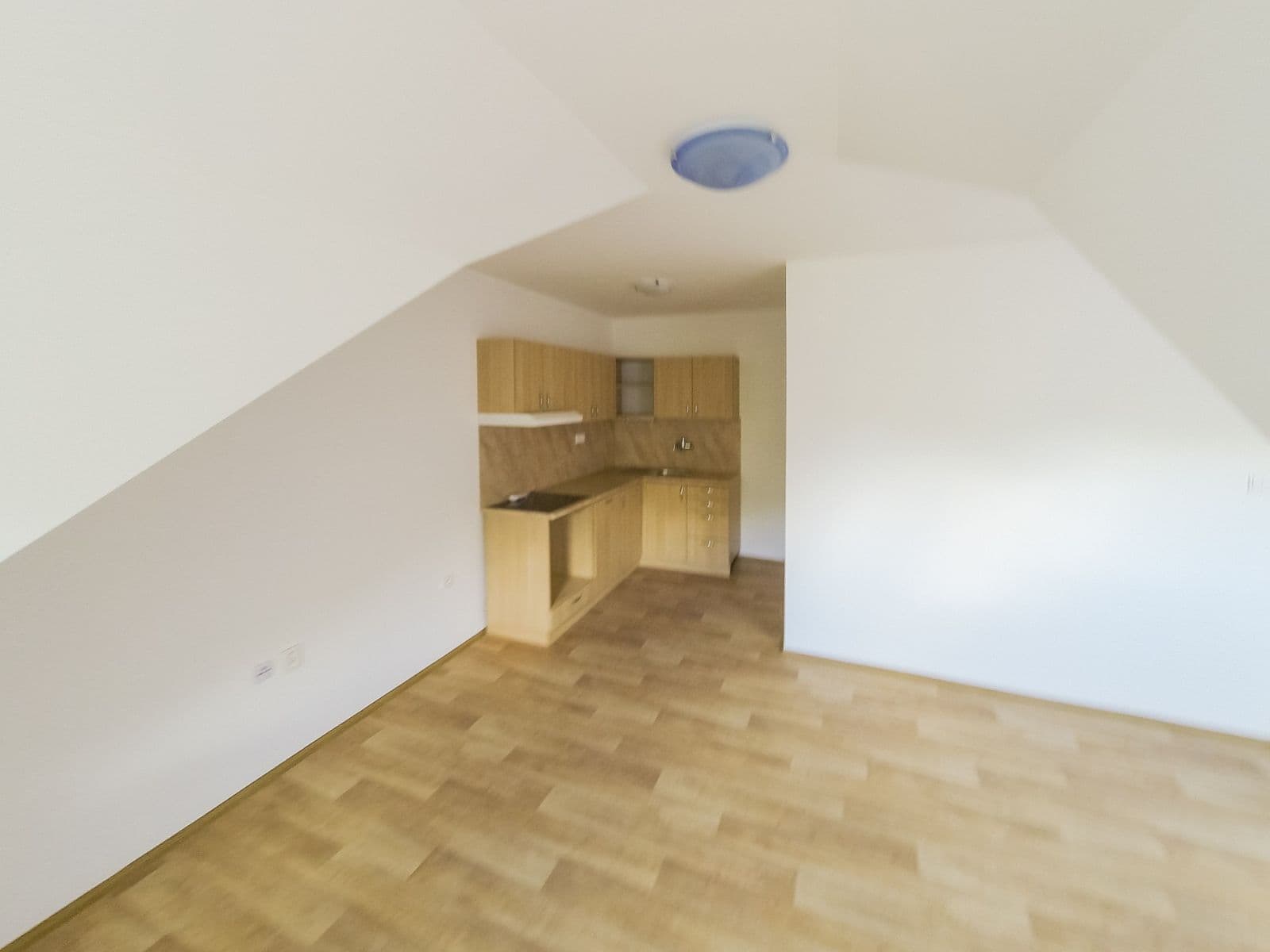 Pronájem bytu 2+kk 35 m², Bratří Čapků, Hradec Králové, Královéhradecký kraj Pronájem bytu 2+kk 35 m², Bratří Čapků, Hradec Králové, Královéhradecký kraj