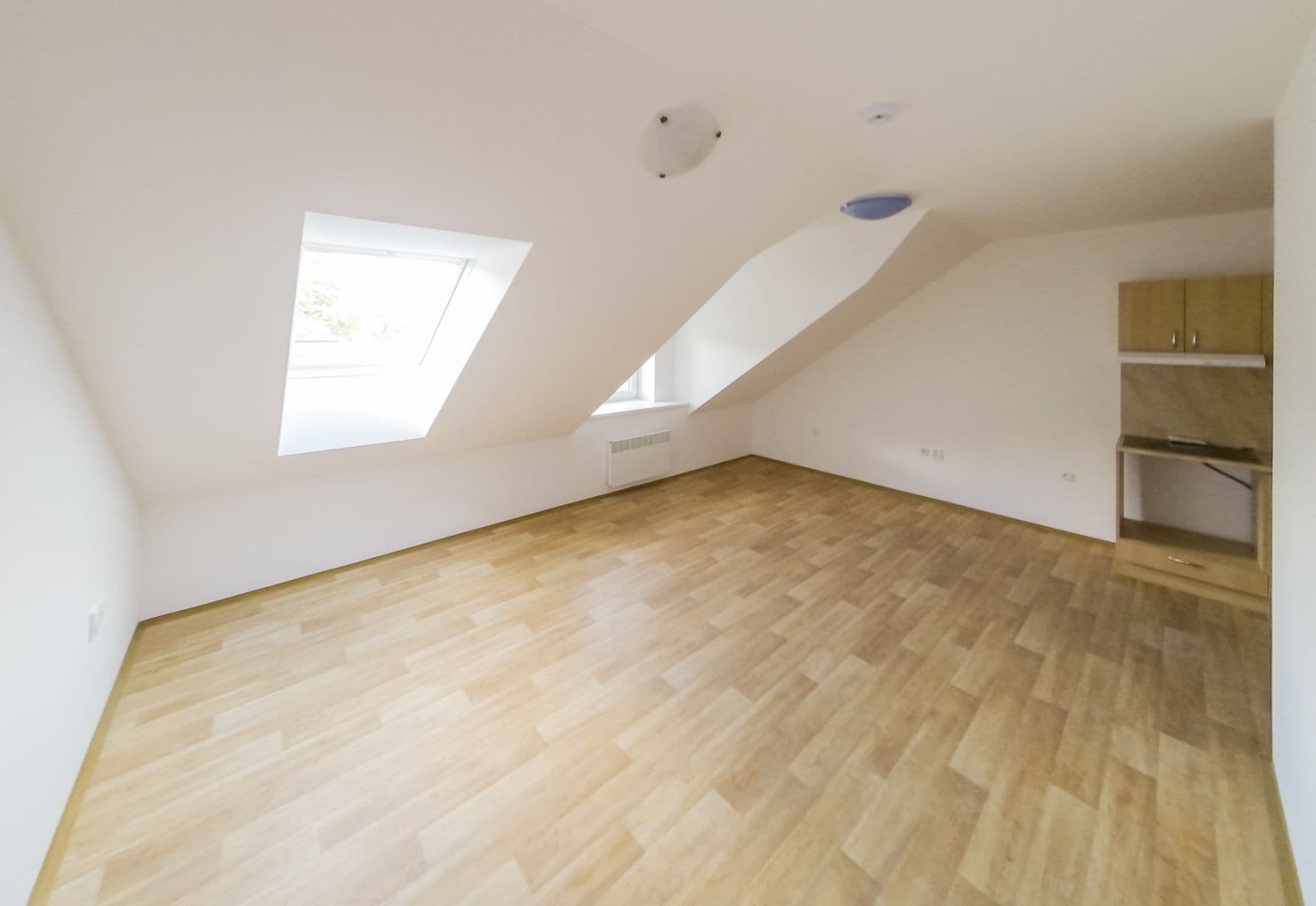 Pronájem bytu 2+kk 35 m², Bratří Čapků, Hradec Králové, Královéhradecký kraj Pronájem bytu 2+kk 35 m², Bratří Čapků, Hradec Králové, Královéhradecký kraj
