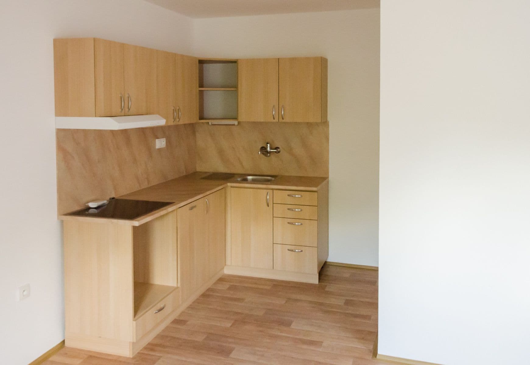 Pronájem bytu 2+kk 35 m², Bratří Čapků, Hradec Králové, Královéhradecký kraj Pronájem bytu 2+kk 35 m², Bratří Čapků, Hradec Králové, Královéhradecký kraj