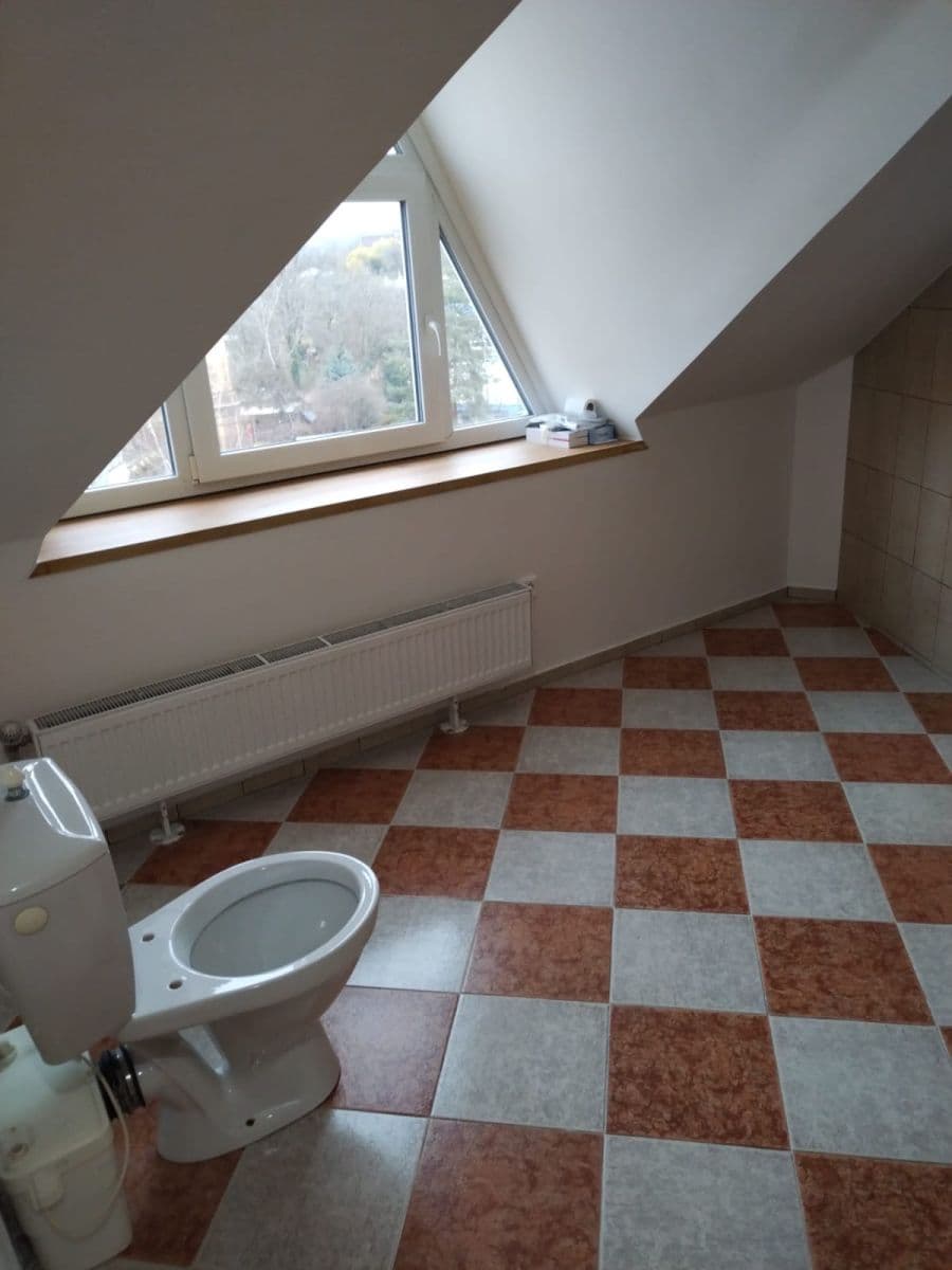 Pronájem bytu 3+1 104 m², Na Hrázi, Praha, Praha Pronájem bytu 3+1 104 m², Na Hrázi, Praha, Praha