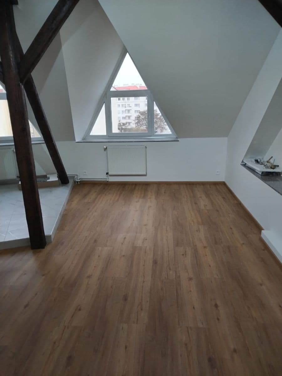 Pronájem bytu 3+1 104 m², Na Hrázi, Praha, Praha Pronájem bytu 3+1 104 m², Na Hrázi, Praha, Praha