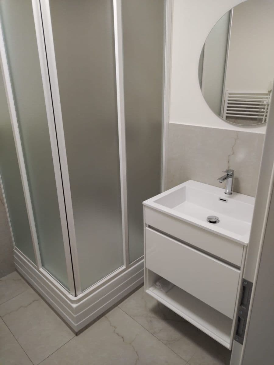 Pronájem bytu 3+1 104 m², Na Hrázi, Praha, Praha Pronájem bytu 3+1 104 m², Na Hrázi, Praha, Praha