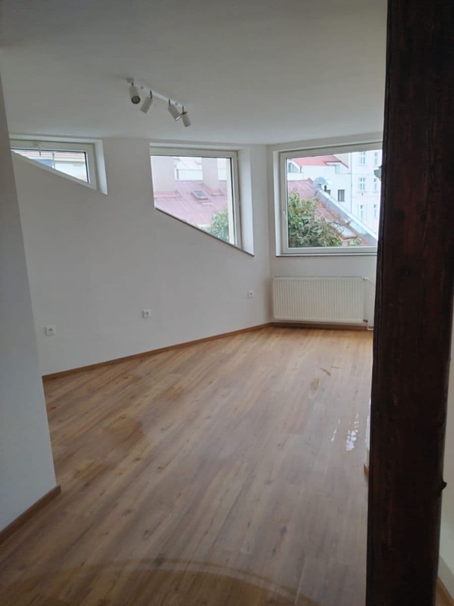 Pronájem bytu 3+1 104 m², Na Hrázi, Praha, Praha Pronájem bytu 3+1 104 m², Na Hrázi, Praha, Praha