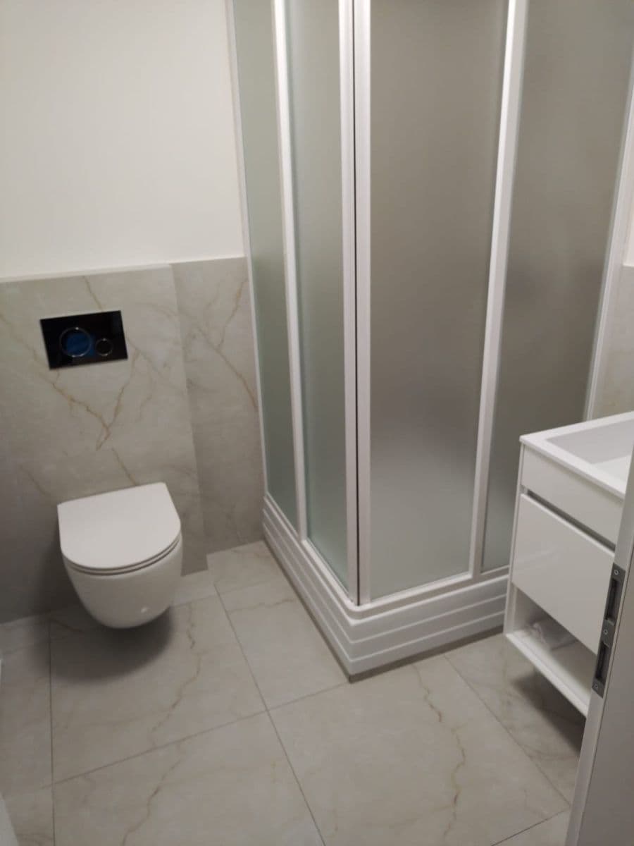 Pronájem bytu 3+1 104 m², Na Hrázi, Praha, Praha Pronájem bytu 3+1 104 m², Na Hrázi, Praha, Praha