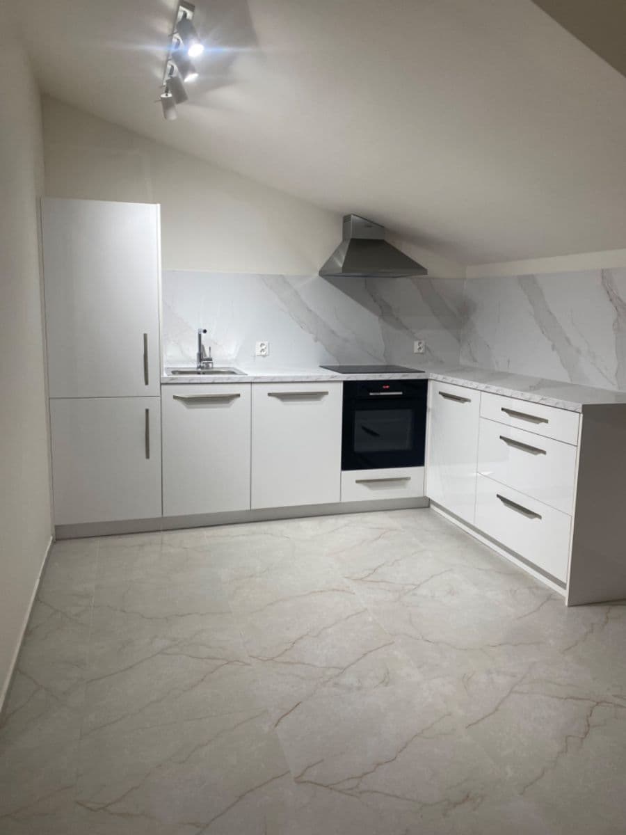 Pronájem bytu 3+1 104 m², Na Hrázi, Praha, Praha Pronájem bytu 3+1 104 m², Na Hrázi, Praha, Praha