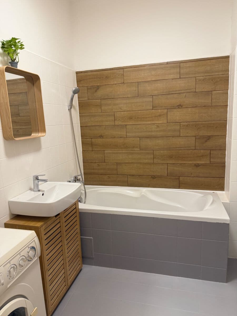 Pronájem bytu 1+kk 36 m², Na Hrázce, Hradec Králové, Královéhradecký kraj Pronájem bytu 1+kk 36 m², Na Hrázce, Hradec Králové, Královéhradecký kraj