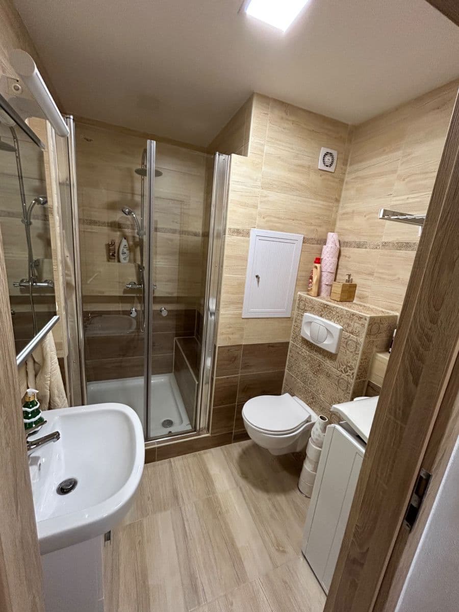 Pronájem bytu 2+kk 42 m², Rabasova, Ústí nad Labem, Ústecký kraj Pronájem bytu 2+kk 42 m², Rabasova, Ústí nad Labem, Ústecký kraj