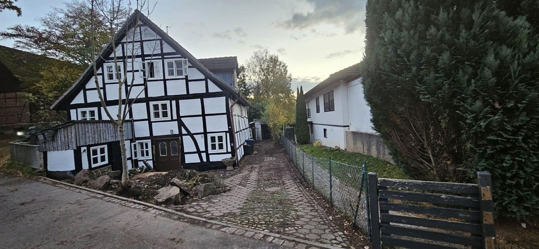 Pronájem domu 197 m², pozemek 390 m², Emmerthal, Dolní Sasko Pronájem domu 197 m², pozemek 390 m², Emmerthal, Dolní Sasko