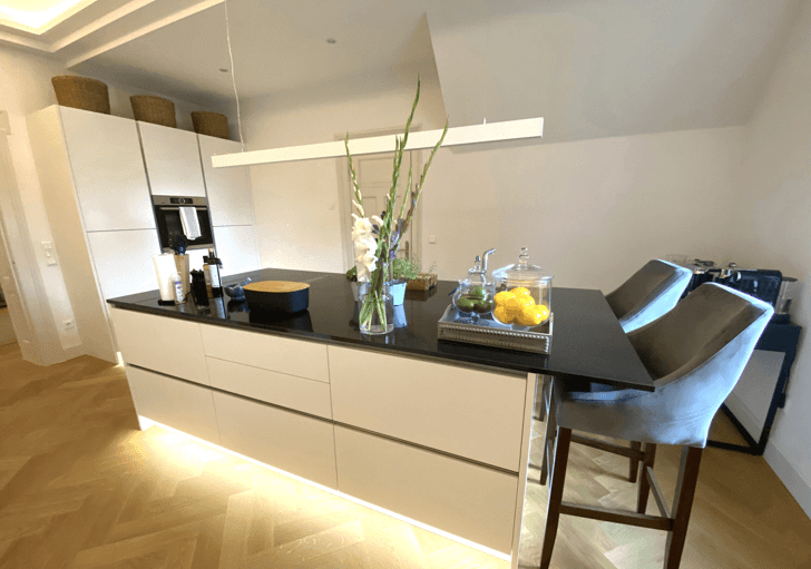 Pronájem bytu 4+1 208 m², Bahnhofstr. 98, Brannenburg, Bavorsko Pronájem bytu 4+1 208 m², Bahnhofstr. 98, Brannenburg, Bavorsko