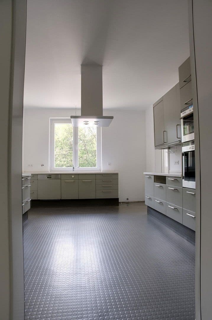Pronájem bytu 5+1 218 m², Berthastraße 6, Bochum, Severní Porýní-Vestfálsko Pronájem bytu 5+1 218 m², Berthastraße 6, Bochum, Severní Porýní-Vestfálsko