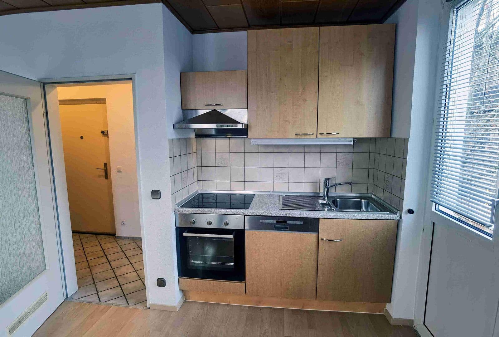 Pronájem bytu 2+1 35 m², Köln, Severní Porýní-Vestfálsko Pronájem bytu 2+1 35 m², Köln, Severní Porýní-Vestfálsko