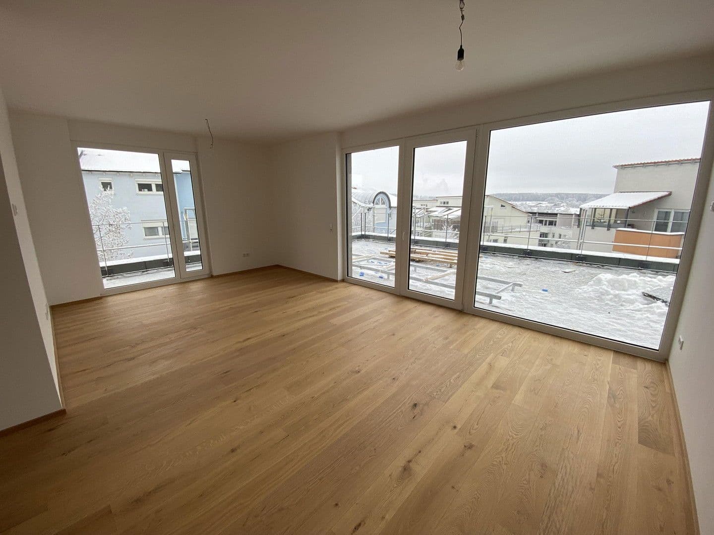 Pronájem bytu 3+1 103 m², Bei den Linden 18/1, Laichingen, Bádensko-Württembersko Pronájem bytu 3+1 103 m², Bei den Linden 18/1, Laichingen, Bádensko-Württembersko