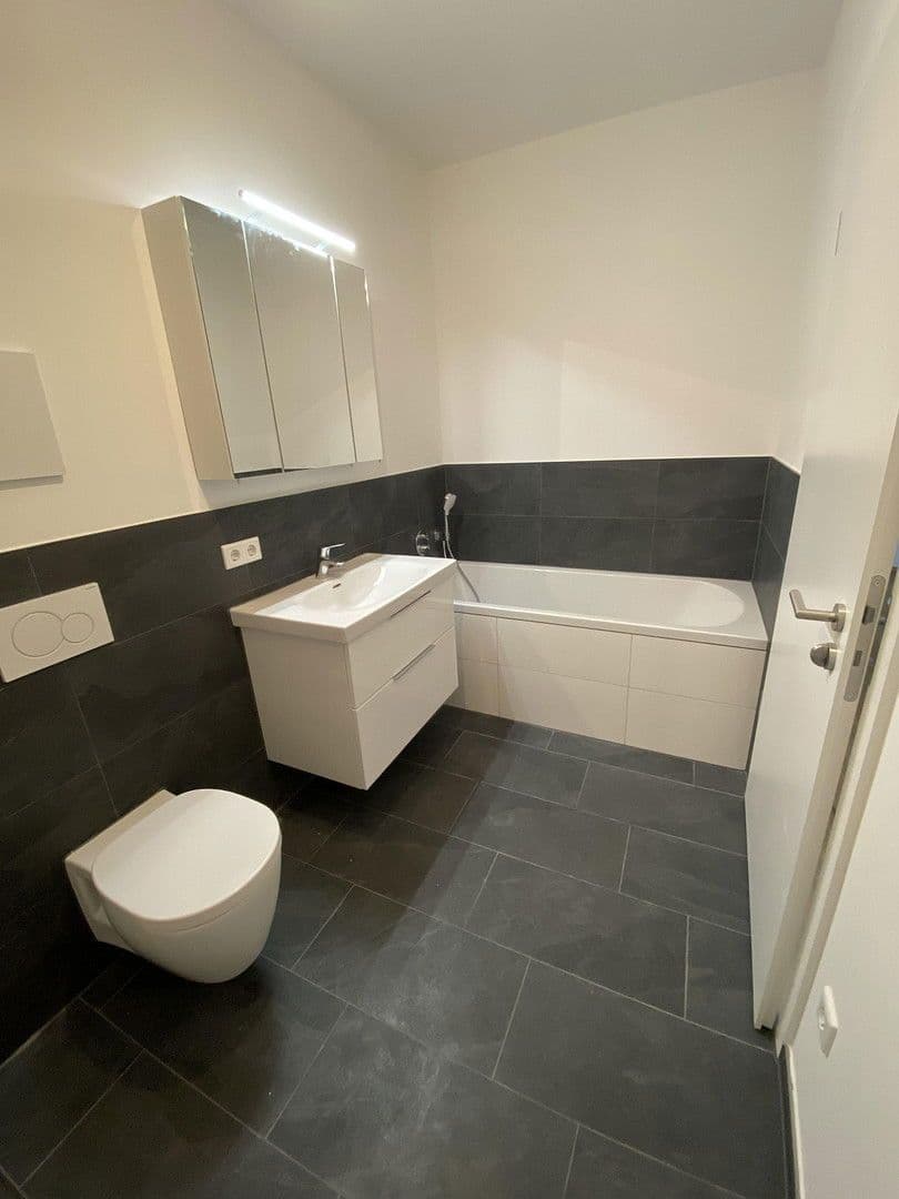 Pronájem bytu 3+1 103 m², Bei den Linden 18/1, Laichingen, Bádensko-Württembersko Pronájem bytu 3+1 103 m², Bei den Linden 18/1, Laichingen, Bádensko-Württembersko