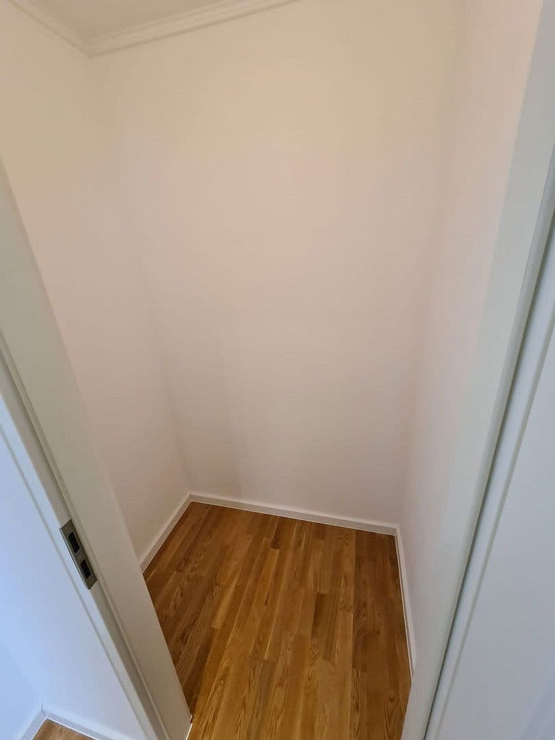 Pronájem bytu 1+1 40 m², Münchnerstr., Kr. München - Unterhaching, Bavorsko Pronájem bytu 1+1 40 m², Münchnerstr., Kr. München - Unterhaching, Bavorsko