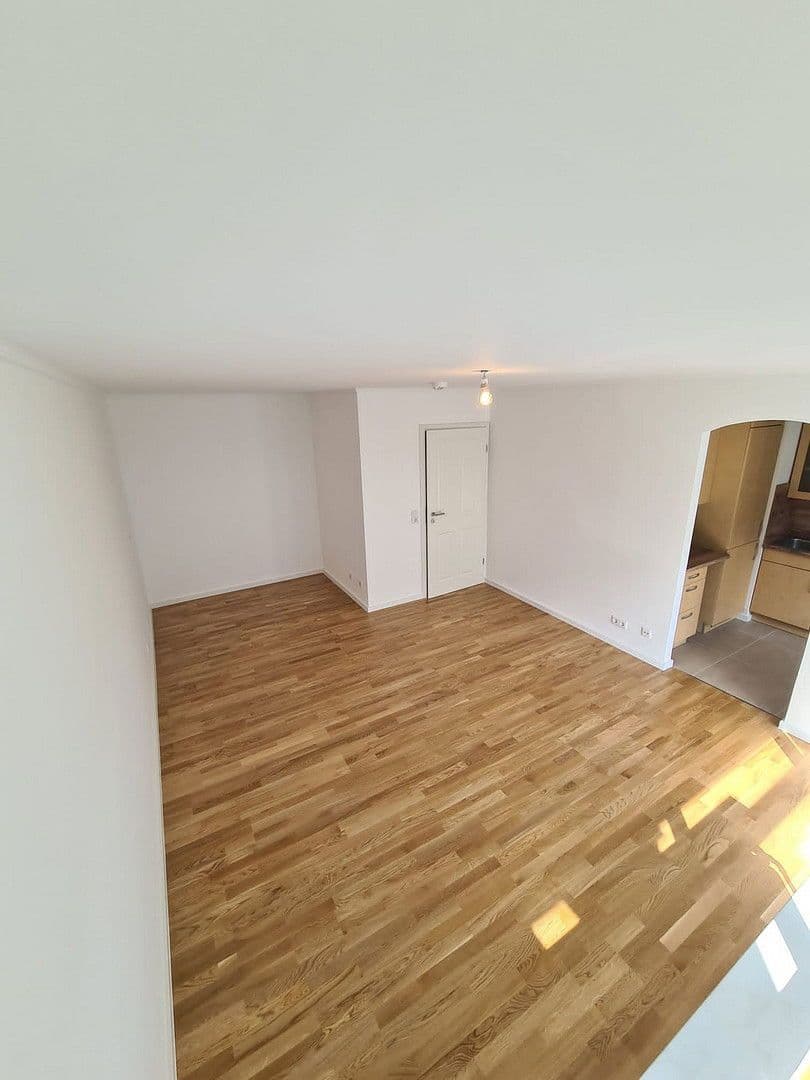 Pronájem bytu 1+1 40 m², Münchnerstr., Kr. München - Unterhaching, Bavorsko Pronájem bytu 1+1 40 m², Münchnerstr., Kr. München - Unterhaching, Bavorsko
