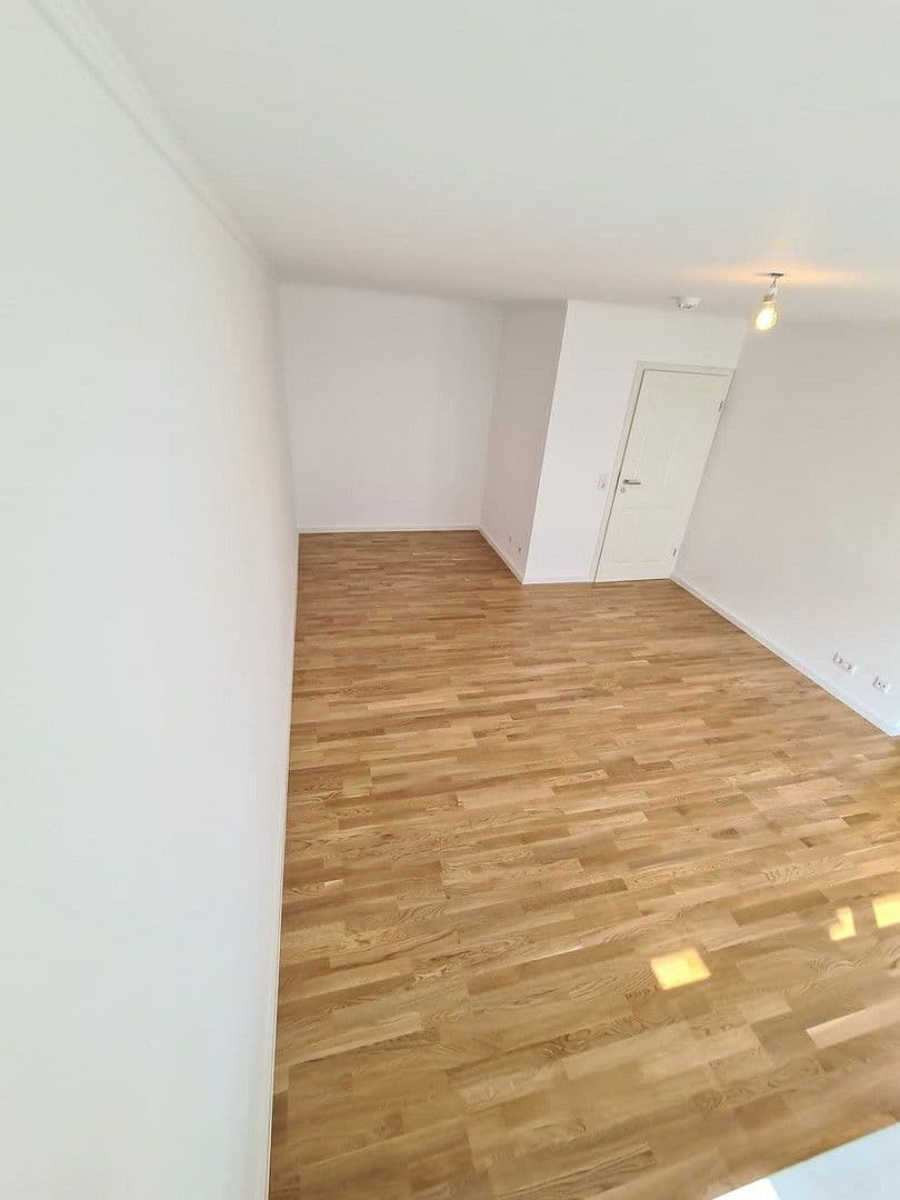 Pronájem bytu 1+1 40 m², Münchnerstr., Kr. München - Unterhaching, Bavorsko Pronájem bytu 1+1 40 m², Münchnerstr., Kr. München - Unterhaching, Bavorsko