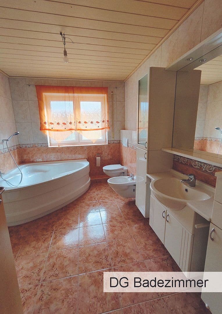 Prodej domu 218 m², pozemek 448 m², Schwäbisch Hall, Bádensko-Württembersko Prodej domu 218 m², pozemek 448 m², Schwäbisch Hall, Bádensko-Württembersko