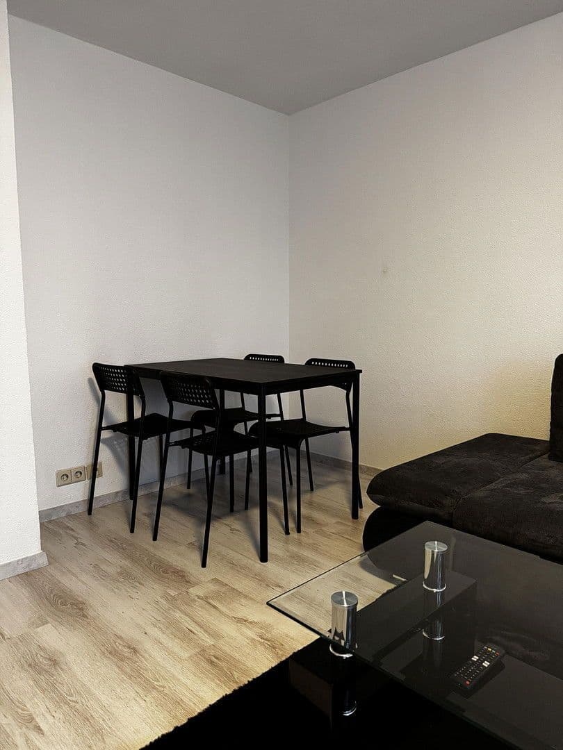 Pronájem bytu 3+1 54 m², Böblingen, Bádensko-Württembersko Pronájem bytu 3+1 54 m², Böblingen, Bádensko-Württembersko