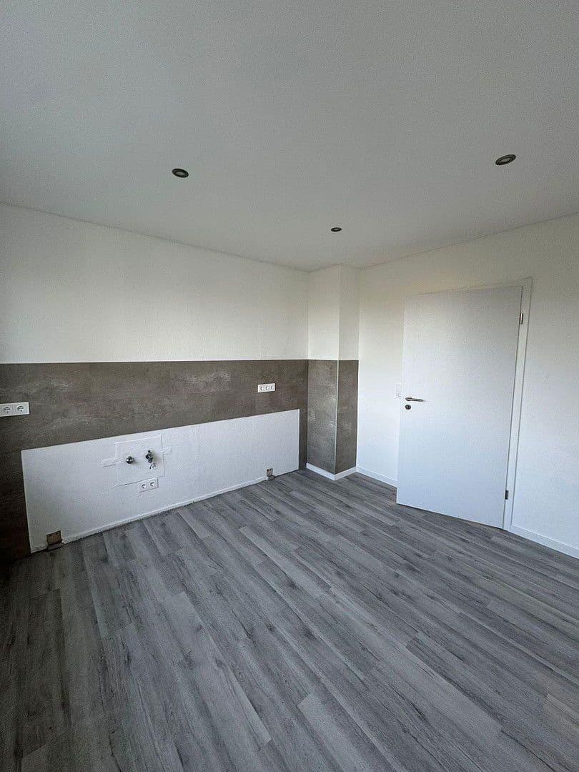 Pronájem bytu 4+1 85 m², Eythraer Str. 8, Zwenkau, Sasko Pronájem bytu 4+1 85 m², Eythraer Str. 8, Zwenkau, Sasko