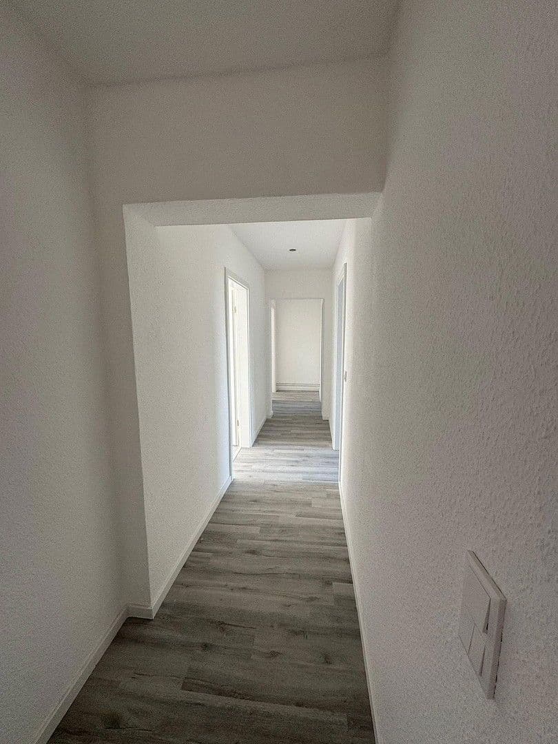 Pronájem bytu 4+1 85 m², Eythraer Str. 8, Zwenkau, Sasko Pronájem bytu 4+1 85 m², Eythraer Str. 8, Zwenkau, Sasko