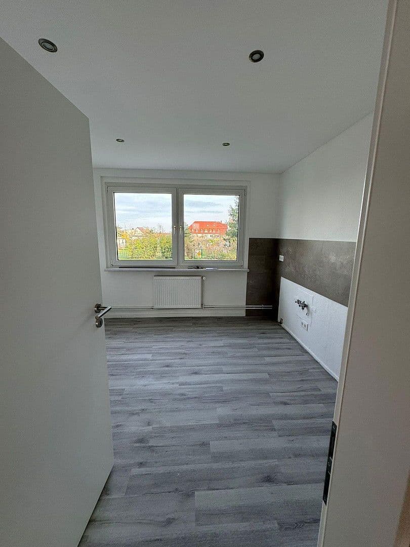 Pronájem bytu 4+1 85 m², Eythraer Str. 8, Zwenkau, Sasko Pronájem bytu 4+1 85 m², Eythraer Str. 8, Zwenkau, Sasko