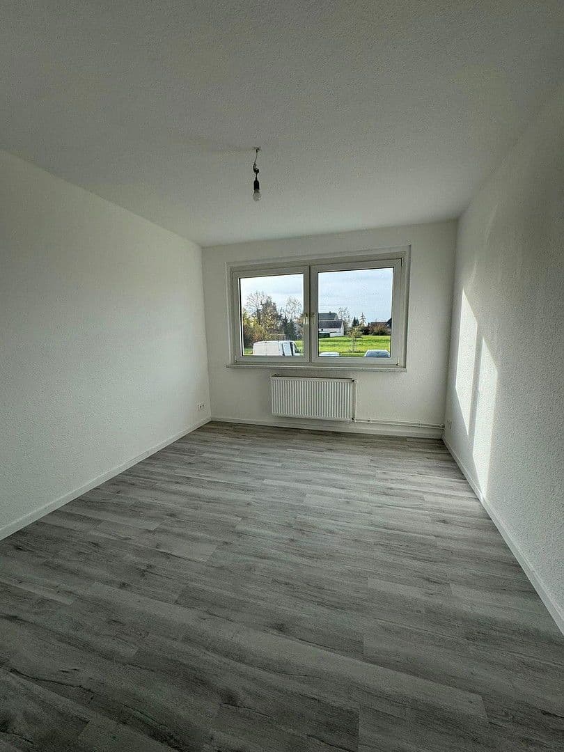 Pronájem bytu 4+1 85 m², Eythraer Str. 8, Zwenkau, Sasko Pronájem bytu 4+1 85 m², Eythraer Str. 8, Zwenkau, Sasko