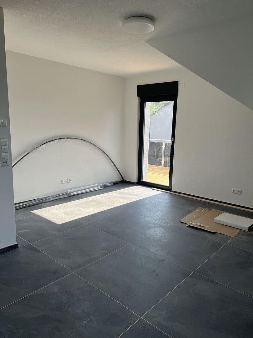 Pronájem bytu 3+1 77 m², Kölllestraße 25, Ulm, Bádensko-Württembersko Pronájem bytu 3+1 77 m², Kölllestraße 25, Ulm, Bádensko-Württembersko