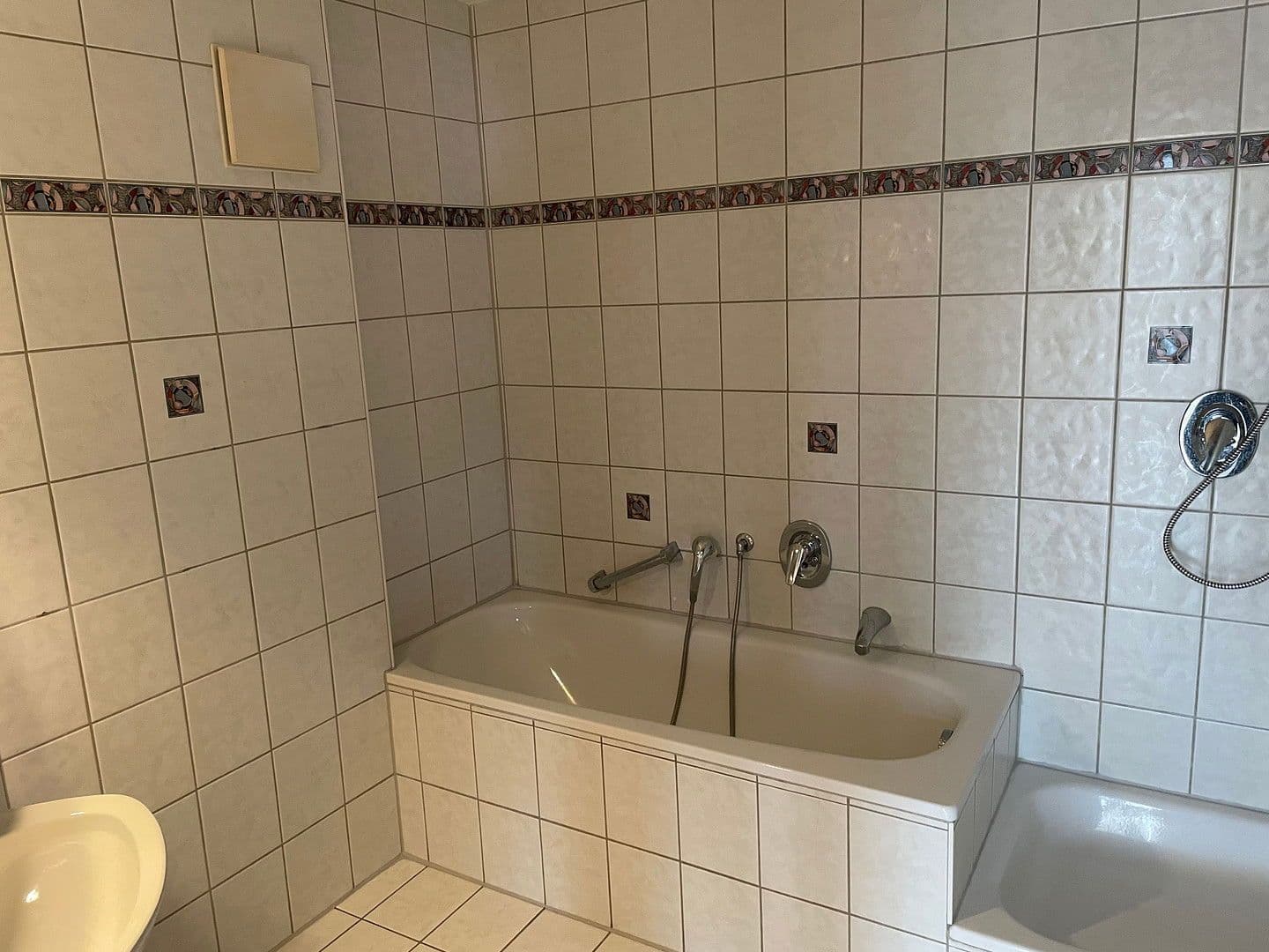 Pronájem bytu 3+1 87 m², Reutlinger Str. 2, Reutlingen, Bádensko-Württembersko Pronájem bytu 3+1 87 m², Reutlinger Str. 2, Reutlingen, Bádensko-Württembersko