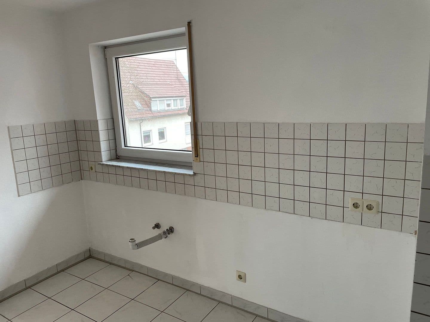 Pronájem bytu 3+1 87 m², Reutlinger Str. 2, Reutlingen, Bádensko-Württembersko Pronájem bytu 3+1 87 m², Reutlinger Str. 2, Reutlingen, Bádensko-Württembersko