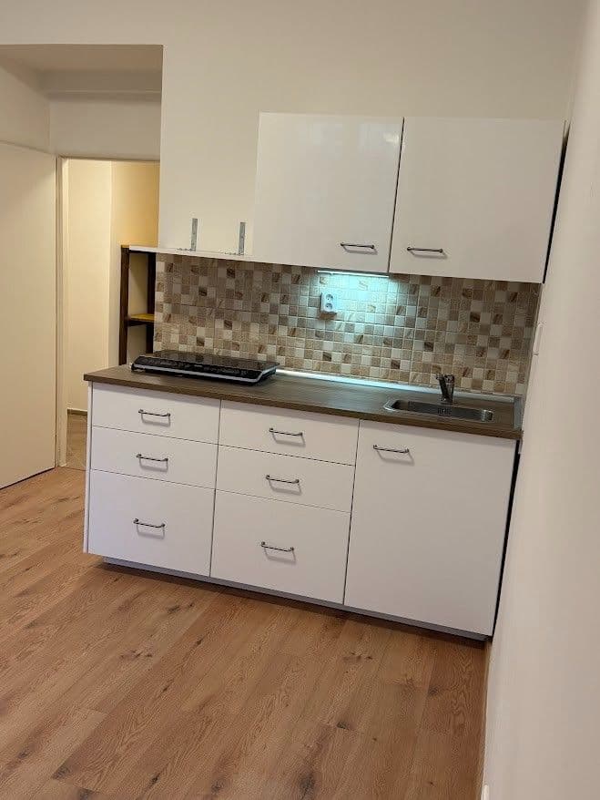 Pronájem bytu 1+kk 23 m², Orelská, Praha, Praha Pronájem bytu 1+kk 23 m², Orelská, Praha, Praha