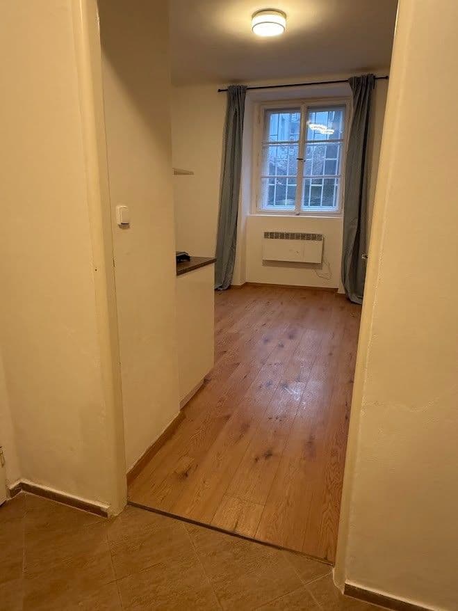 Pronájem bytu 1+kk 23 m², Orelská, Praha, Praha Pronájem bytu 1+kk 23 m², Orelská, Praha, Praha