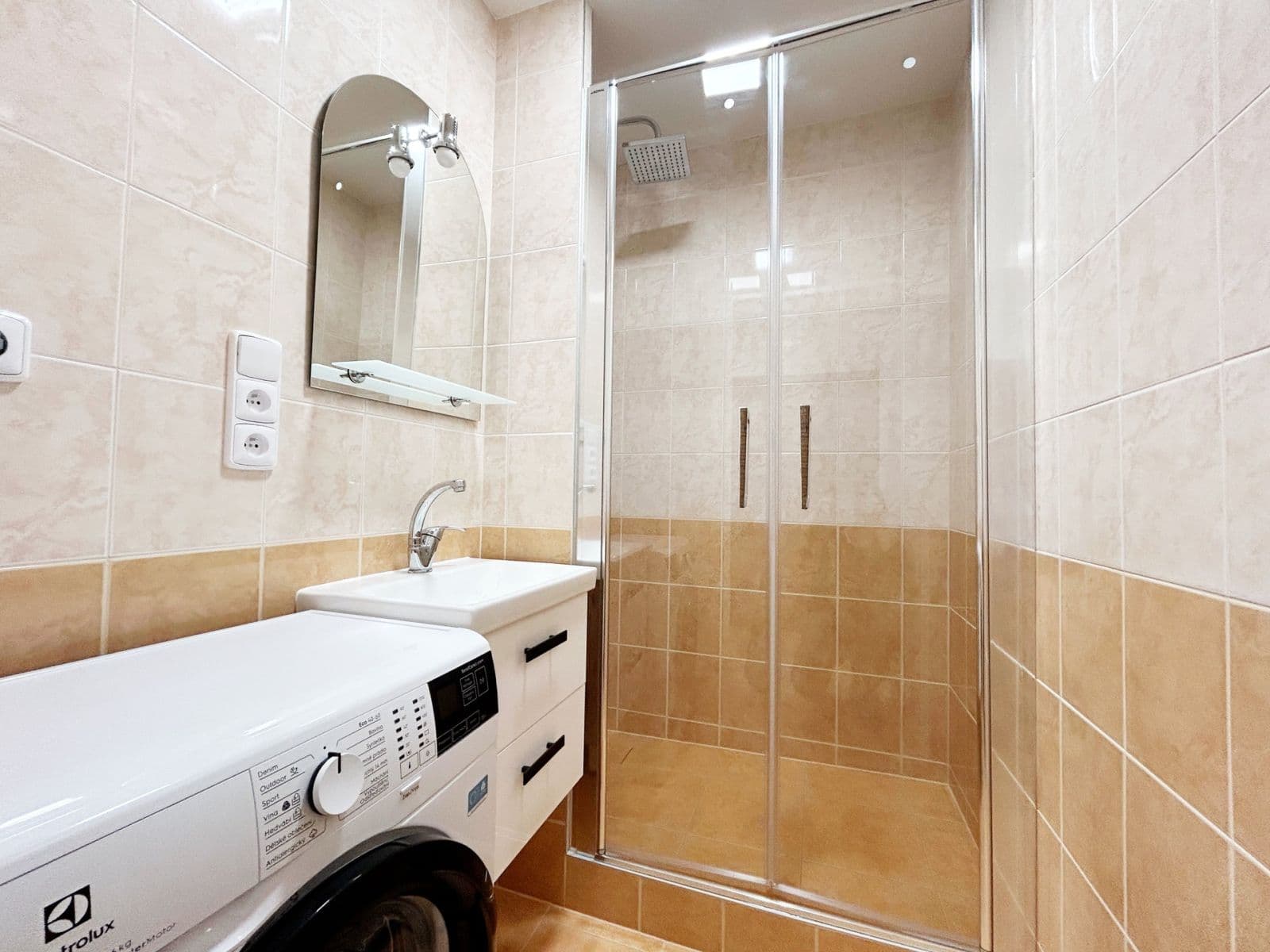 Pronájem bytu 1+kk 30 m², Valentova, Praha, Praha Pronájem bytu 1+kk 30 m², Valentova, Praha, Praha