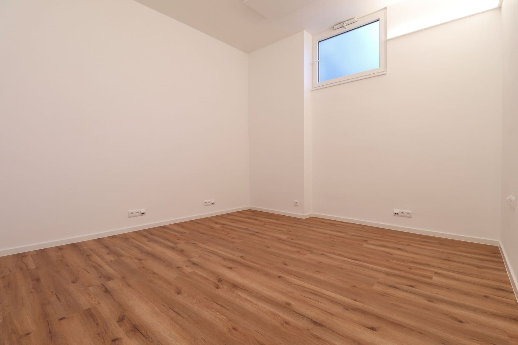 Pronájem bytu 3+1 78 m², Londýnská, Praha, Praha Pronájem bytu 3+1 78 m², Londýnská, Praha, Praha