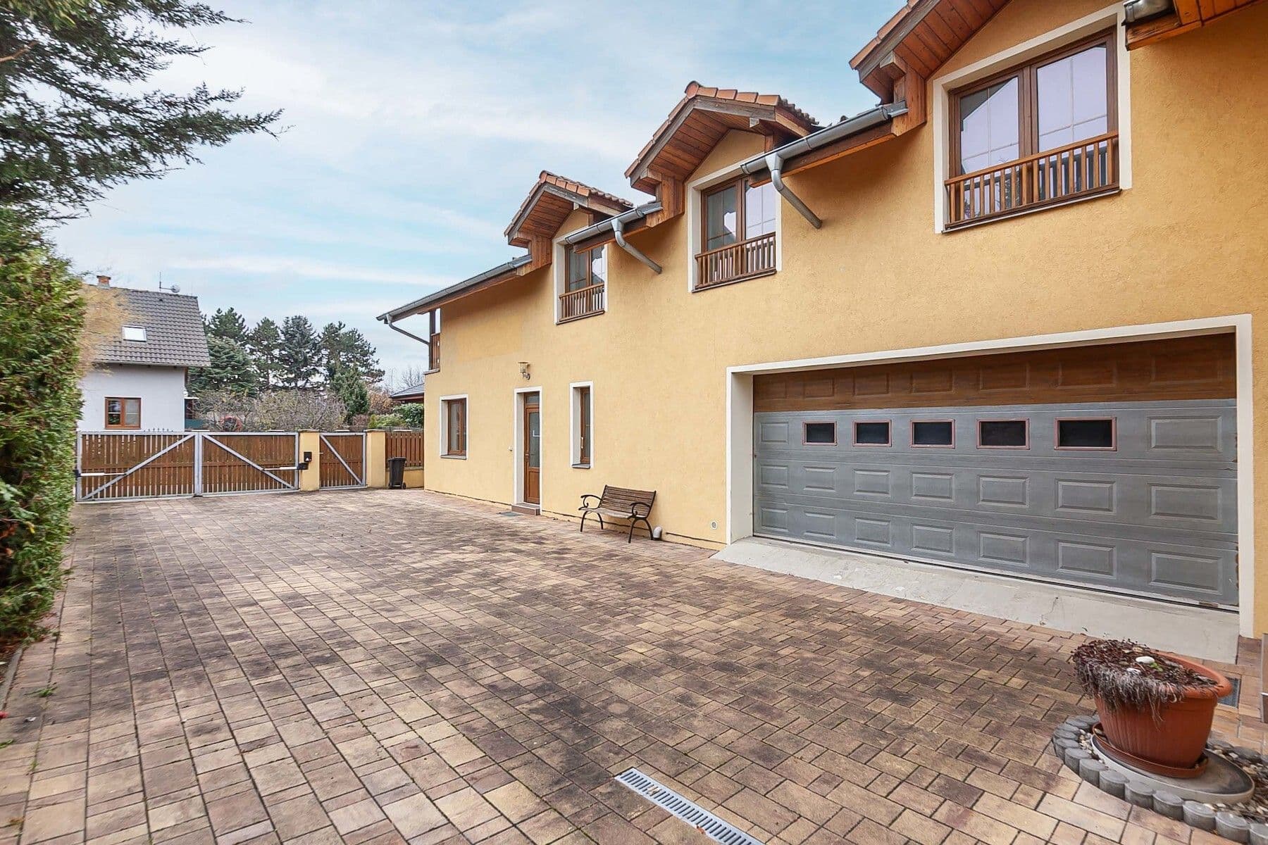 Prodej domu 290 m², pozemek 1.871 m², Do Polí, Bašť, Středočeský kraj Prodej domu 290 m², pozemek 1.871 m², Do Polí, Bašť, Středočeský kraj