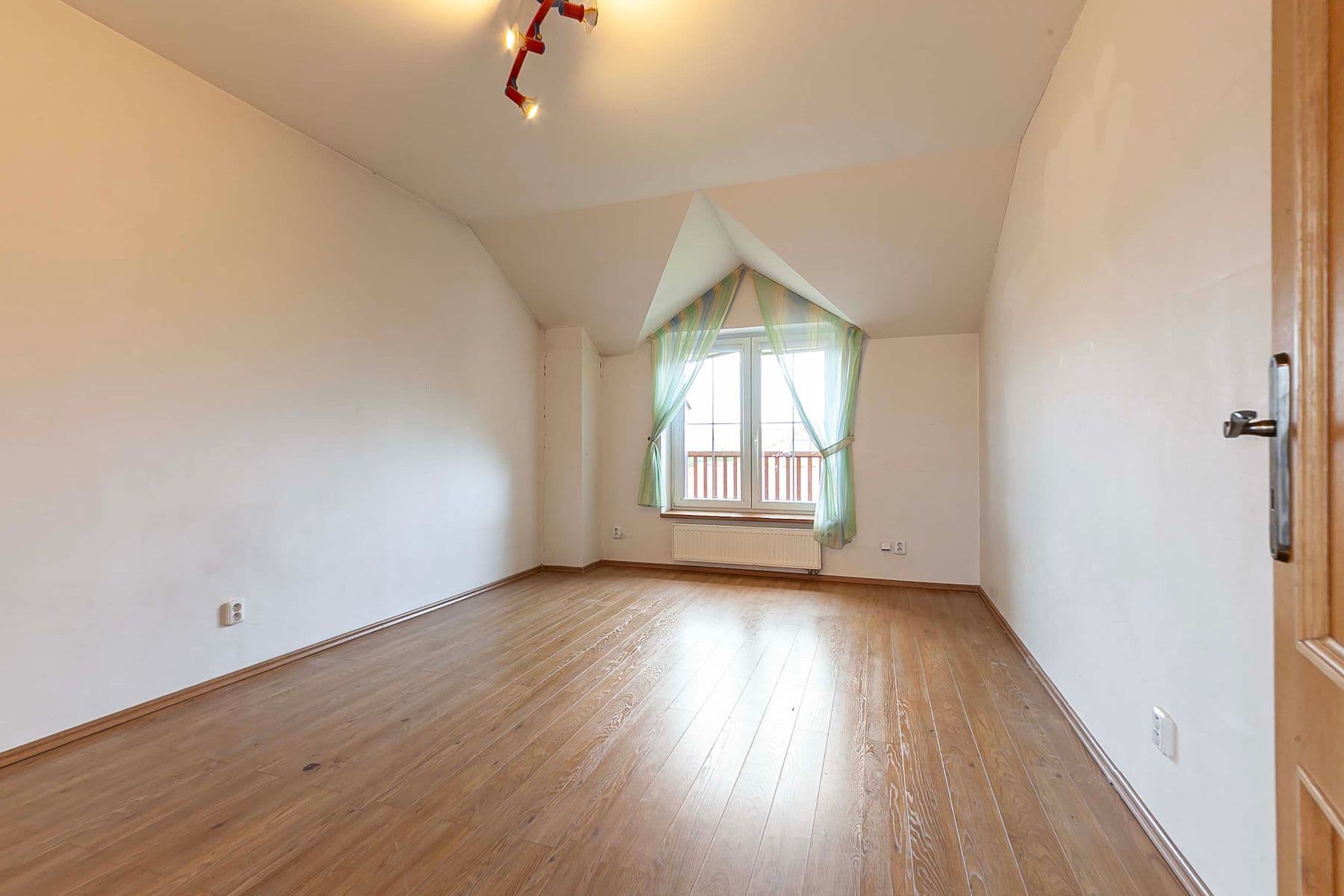 Prodej domu 290 m², pozemek 1.871 m², Do Polí, Bašť, Středočeský kraj Prodej domu 290 m², pozemek 1.871 m², Do Polí, Bašť, Středočeský kraj