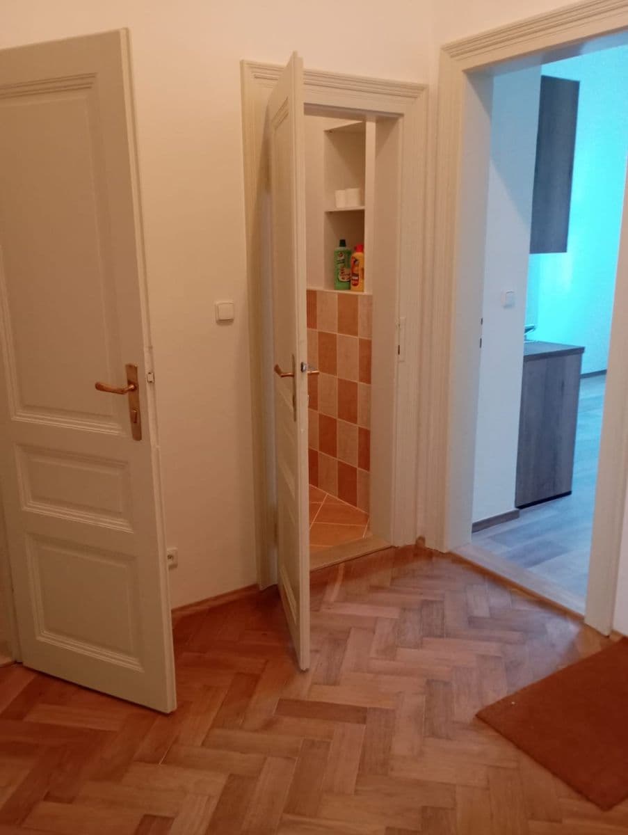Pronájem bytu 2+1 80 m², Korunní, Praha, Praha Pronájem bytu 2+1 80 m², Korunní, Praha, Praha