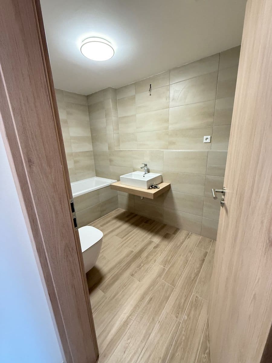 Pronájem bytu 2+kk 50 m², Lázeňská, Slaný, Středočeský kraj Pronájem bytu 2+kk 50 m², Lázeňská, Slaný, Středočeský kraj