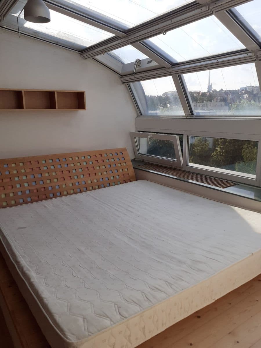 Pronájem bytu 5+1 160 m², 28. pluku, Praha, Praha Pronájem bytu 5+1 160 m², 28. pluku, Praha, Praha