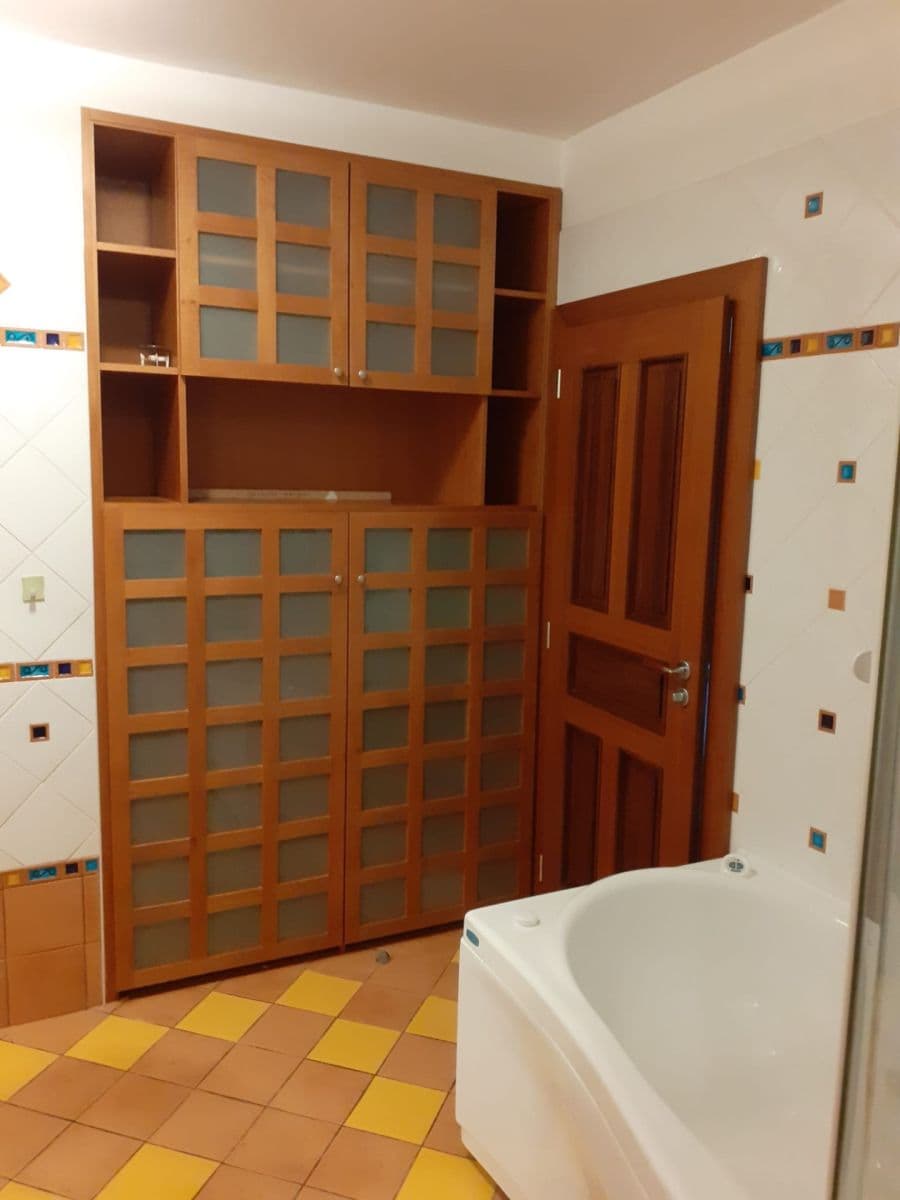 Pronájem bytu 5+1 160 m², 28. pluku, Praha, Praha Pronájem bytu 5+1 160 m², 28. pluku, Praha, Praha