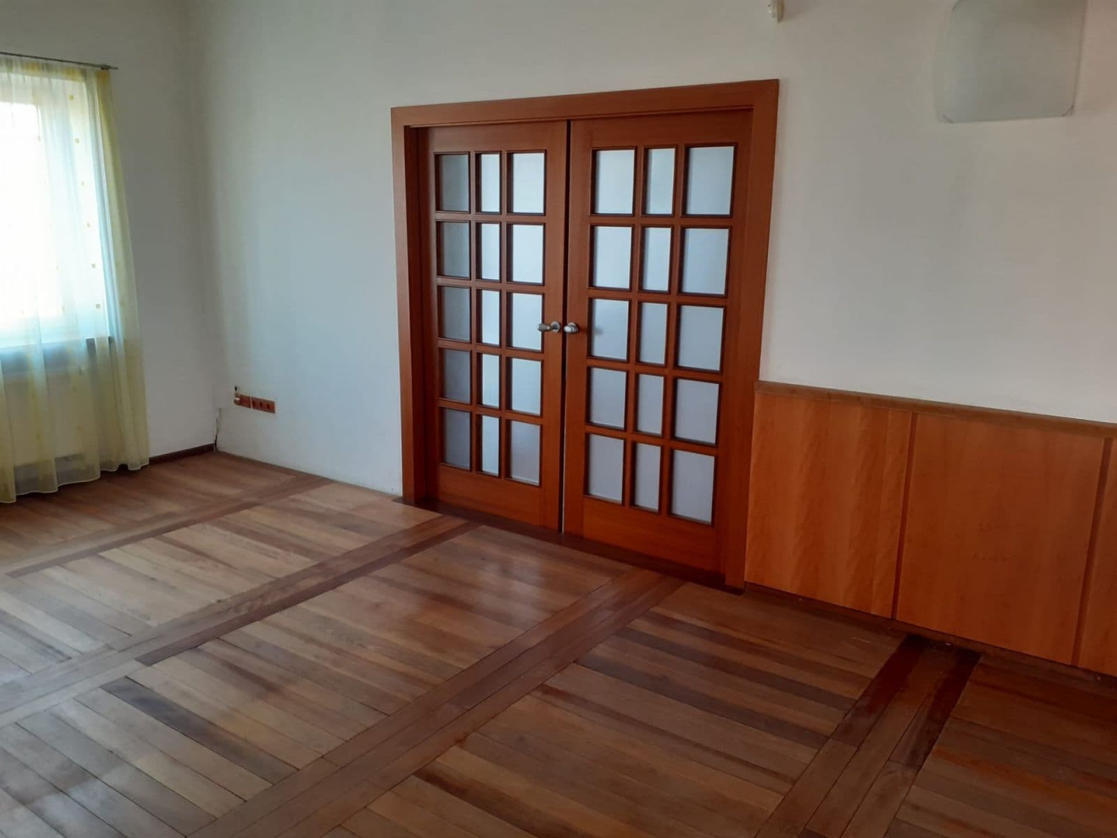 Pronájem bytu 5+1 160 m², 28. pluku, Praha, Praha Pronájem bytu 5+1 160 m², 28. pluku, Praha, Praha